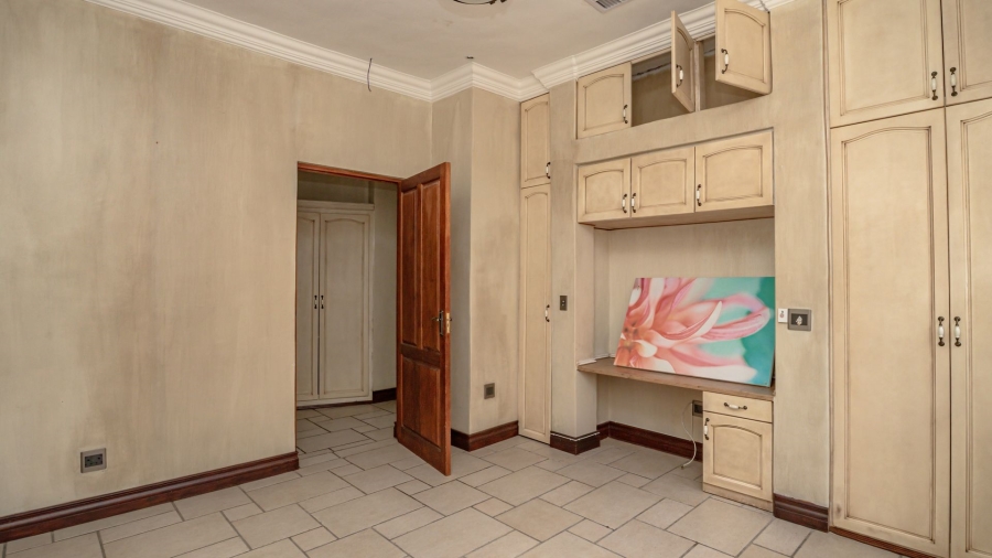 5 Bedroom Property for Sale in Waterkloof Ridge Gauteng