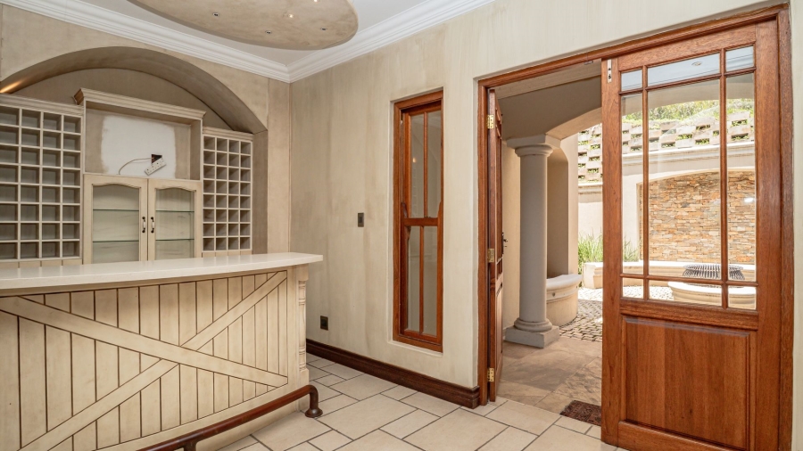 To Let 5 Bedroom Property for Rent in Waterkloof Ridge Gauteng