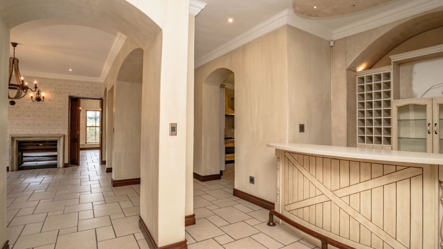 To Let 5 Bedroom Property for Rent in Waterkloof Ridge Gauteng