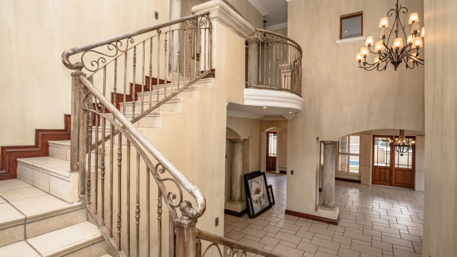 To Let 5 Bedroom Property for Rent in Waterkloof Ridge Gauteng