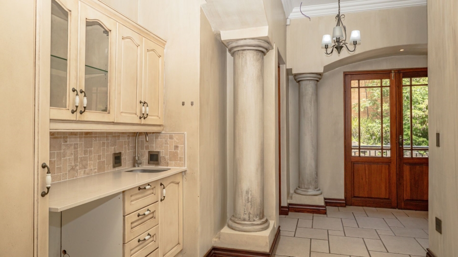 To Let 5 Bedroom Property for Rent in Waterkloof Ridge Gauteng