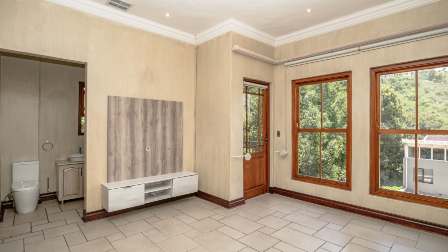 To Let 5 Bedroom Property for Rent in Waterkloof Ridge Gauteng