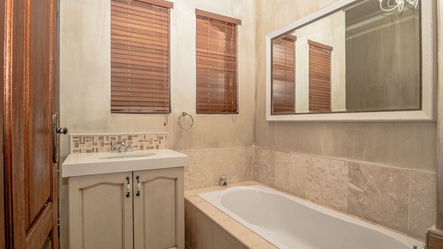 To Let 5 Bedroom Property for Rent in Waterkloof Ridge Gauteng