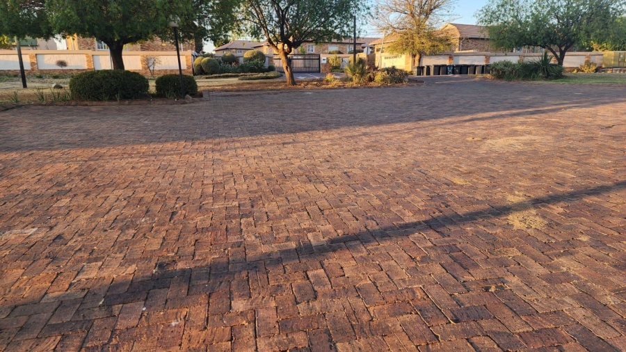 2 Bedroom Property for Sale in Kosmosdal Gauteng