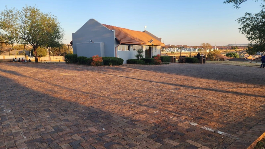 2 Bedroom Property for Sale in Kosmosdal Gauteng