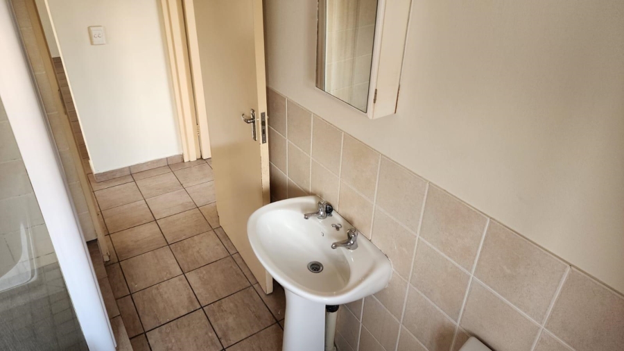 2 Bedroom Property for Sale in Kosmosdal Gauteng