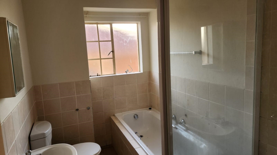 2 Bedroom Property for Sale in Kosmosdal Gauteng