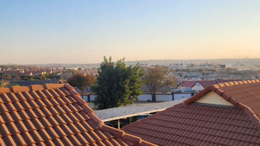 2 Bedroom Property for Sale in Kosmosdal Gauteng