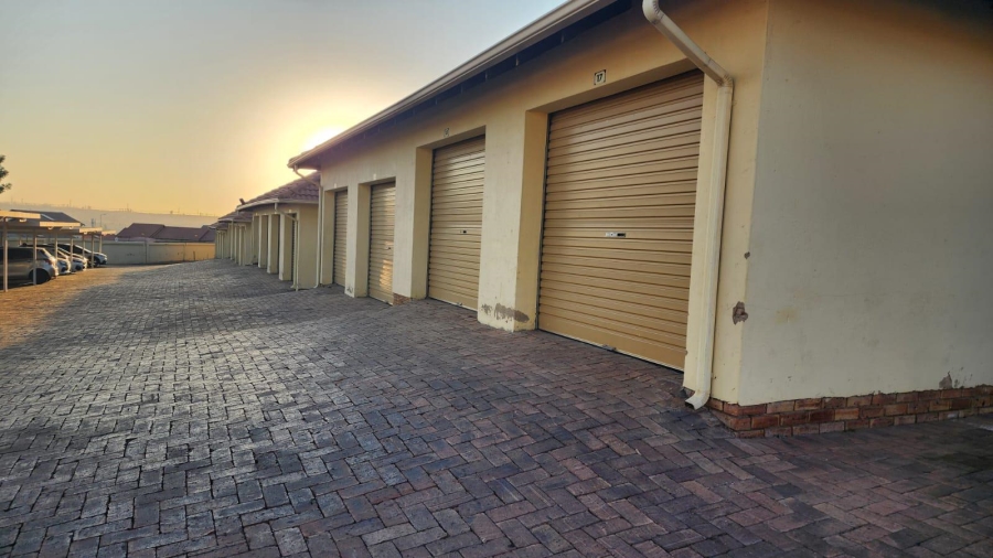 2 Bedroom Property for Sale in Kosmosdal Gauteng