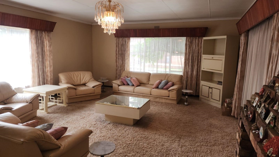 4 Bedroom Property for Sale in Knoppieslaagte Gauteng