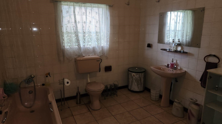 4 Bedroom Property for Sale in Knoppieslaagte Gauteng