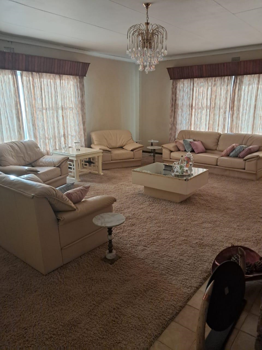 4 Bedroom Property for Sale in Knoppieslaagte Gauteng