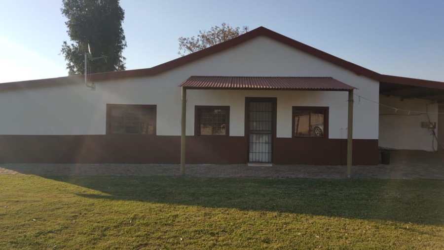 4 Bedroom Property for Sale in Knoppieslaagte Gauteng
