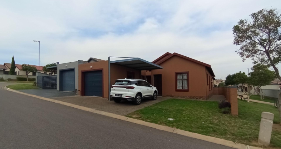 3 Bedroom Property for Sale in Kosmosdal Gauteng