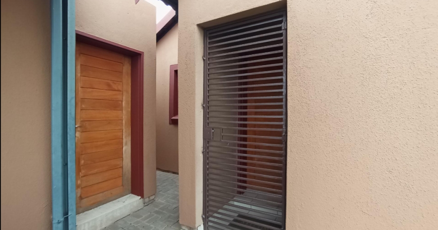 3 Bedroom Property for Sale in Kosmosdal Gauteng