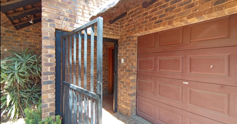 6 Bedroom Property for Sale in Moreleta Park Gauteng