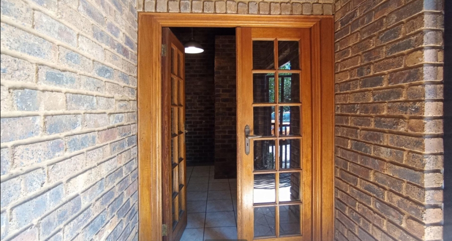 6 Bedroom Property for Sale in Moreleta Park Gauteng