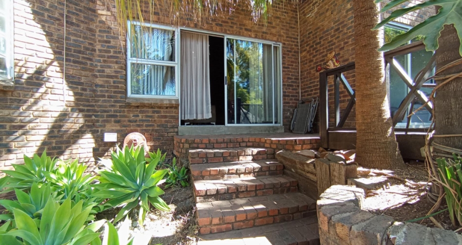 6 Bedroom Property for Sale in Moreleta Park Gauteng