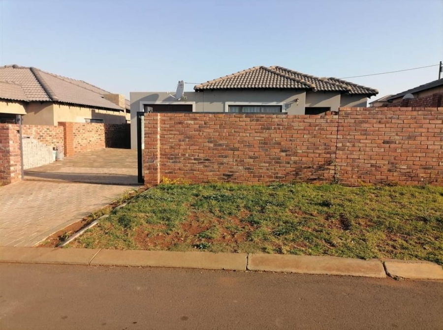 3 Bedroom Property for Sale in Clayville Gauteng