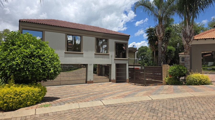 6 Bedroom Property for Sale in Raslouw Gauteng