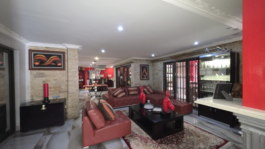 6 Bedroom Property for Sale in Raslouw Gauteng