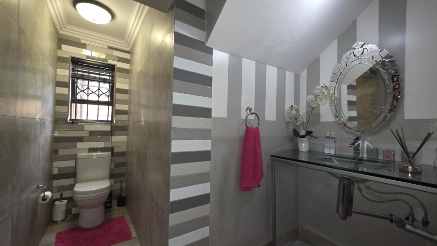 6 Bedroom Property for Sale in Raslouw Gauteng