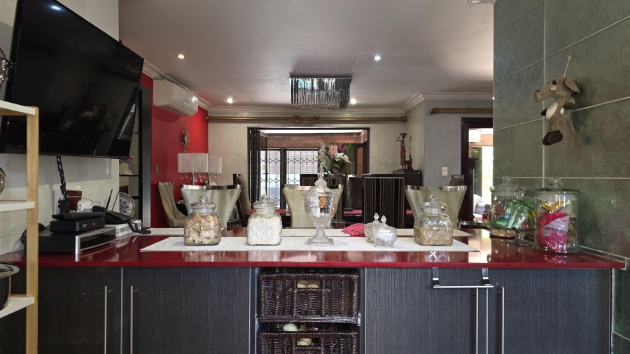 6 Bedroom Property for Sale in Raslouw Gauteng