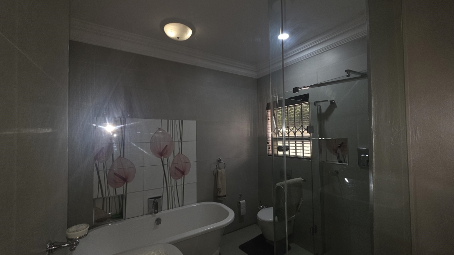 6 Bedroom Property for Sale in Raslouw Gauteng