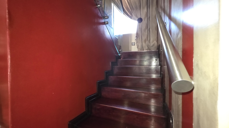 6 Bedroom Property for Sale in Raslouw Gauteng