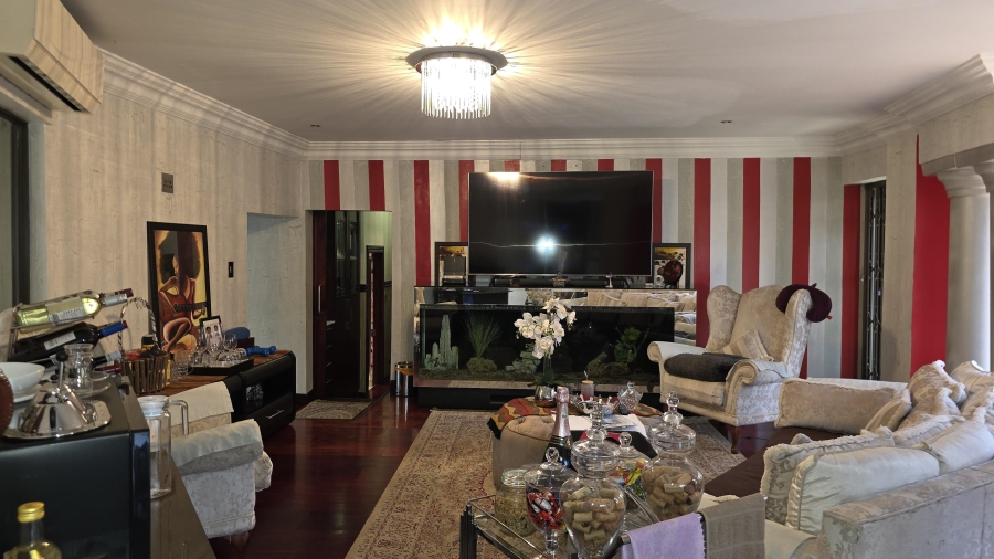 6 Bedroom Property for Sale in Raslouw Gauteng