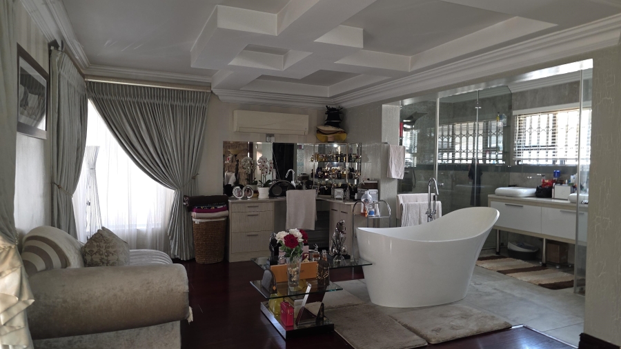 6 Bedroom Property for Sale in Raslouw Gauteng