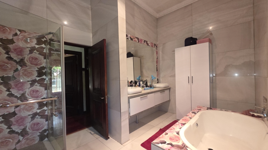 6 Bedroom Property for Sale in Raslouw Gauteng