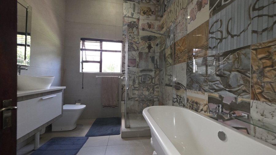 6 Bedroom Property for Sale in Raslouw Gauteng
