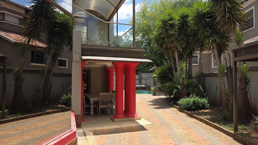 6 Bedroom Property for Sale in Raslouw Gauteng