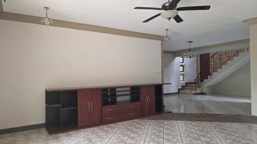 To Let 4 Bedroom Property for Rent in Eldo Glen Gauteng