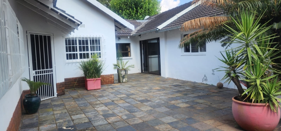 To Let 6 Bedroom Property for Rent in Clubview Gauteng
