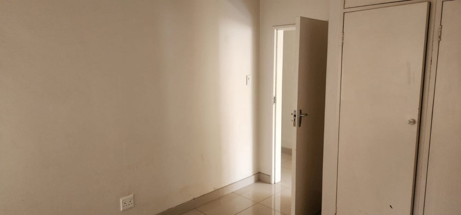 To Let 6 Bedroom Property for Rent in Clubview Gauteng