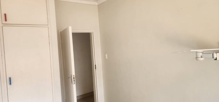 To Let 6 Bedroom Property for Rent in Clubview Gauteng