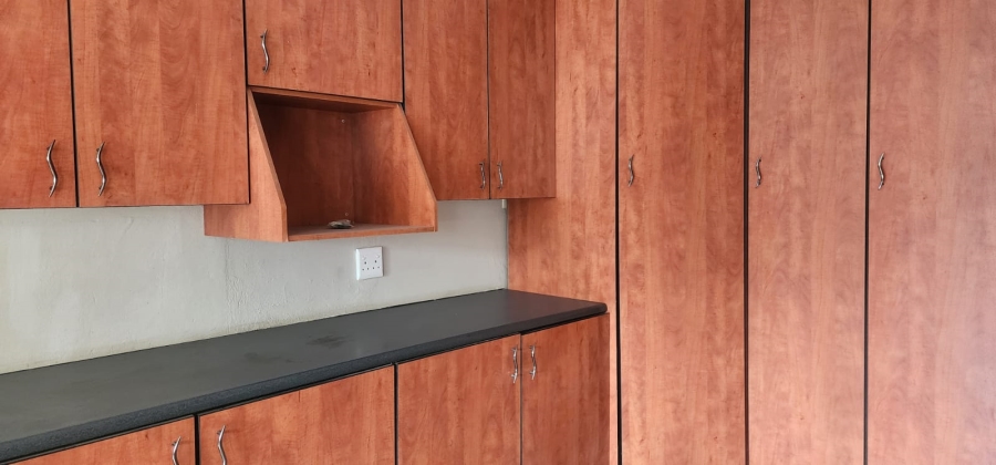 To Let 6 Bedroom Property for Rent in Clubview Gauteng