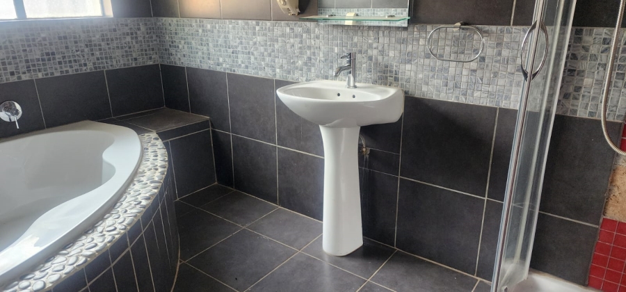 To Let 6 Bedroom Property for Rent in Clubview Gauteng