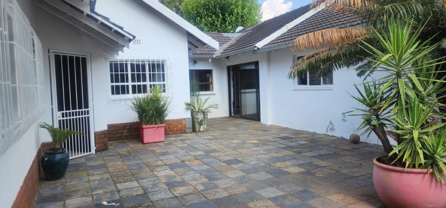To Let 6 Bedroom Property for Rent in Clubview Gauteng