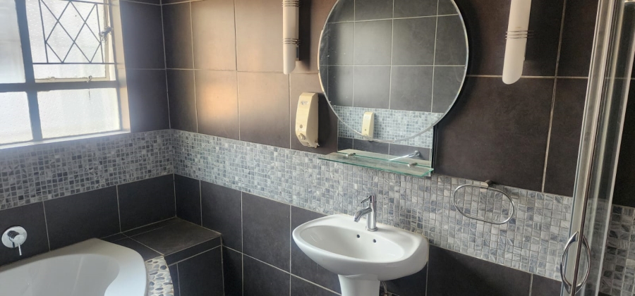 To Let 6 Bedroom Property for Rent in Clubview Gauteng