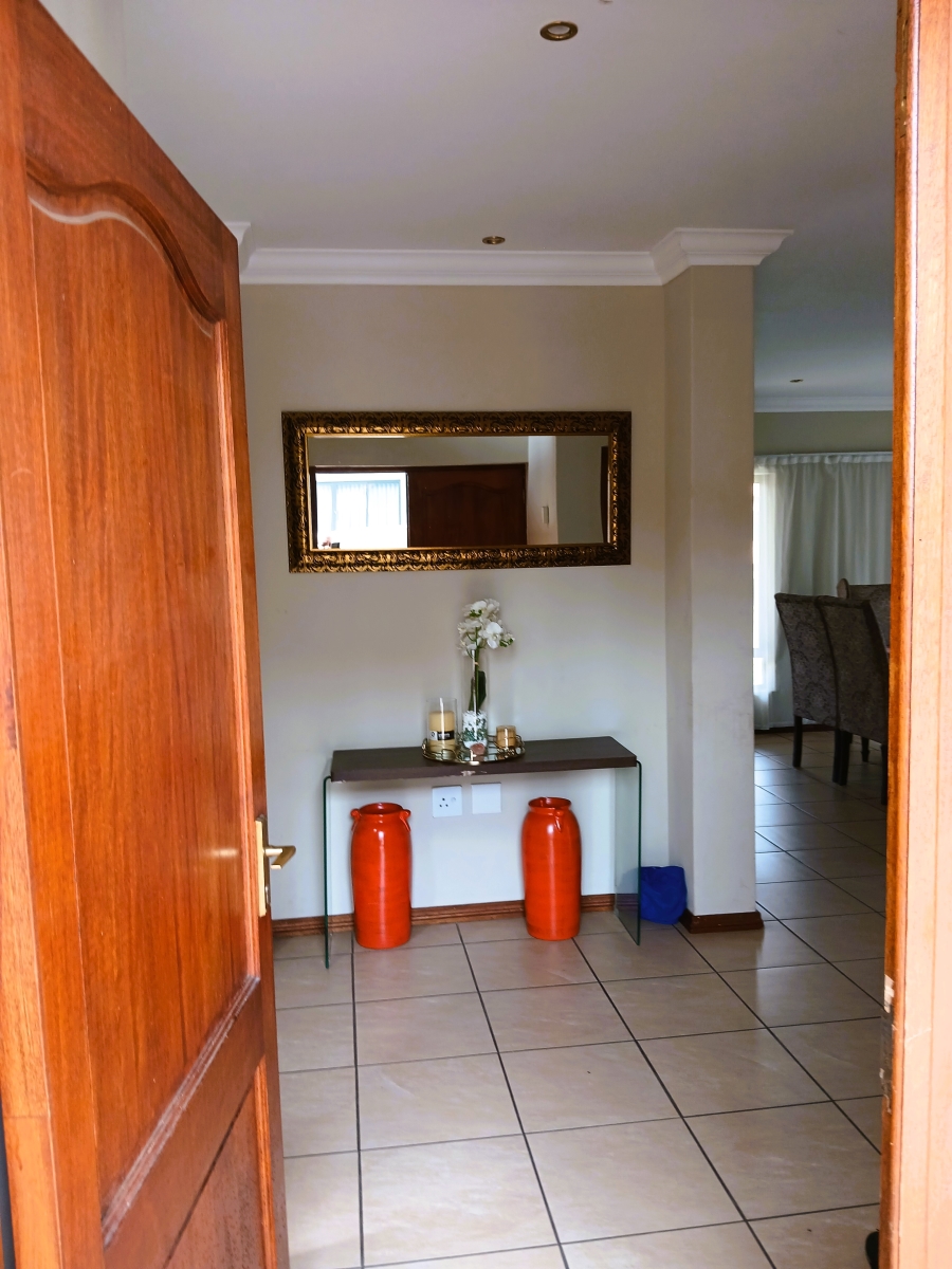 To Let 4 Bedroom Property for Rent in Thatchfield Close Gauteng