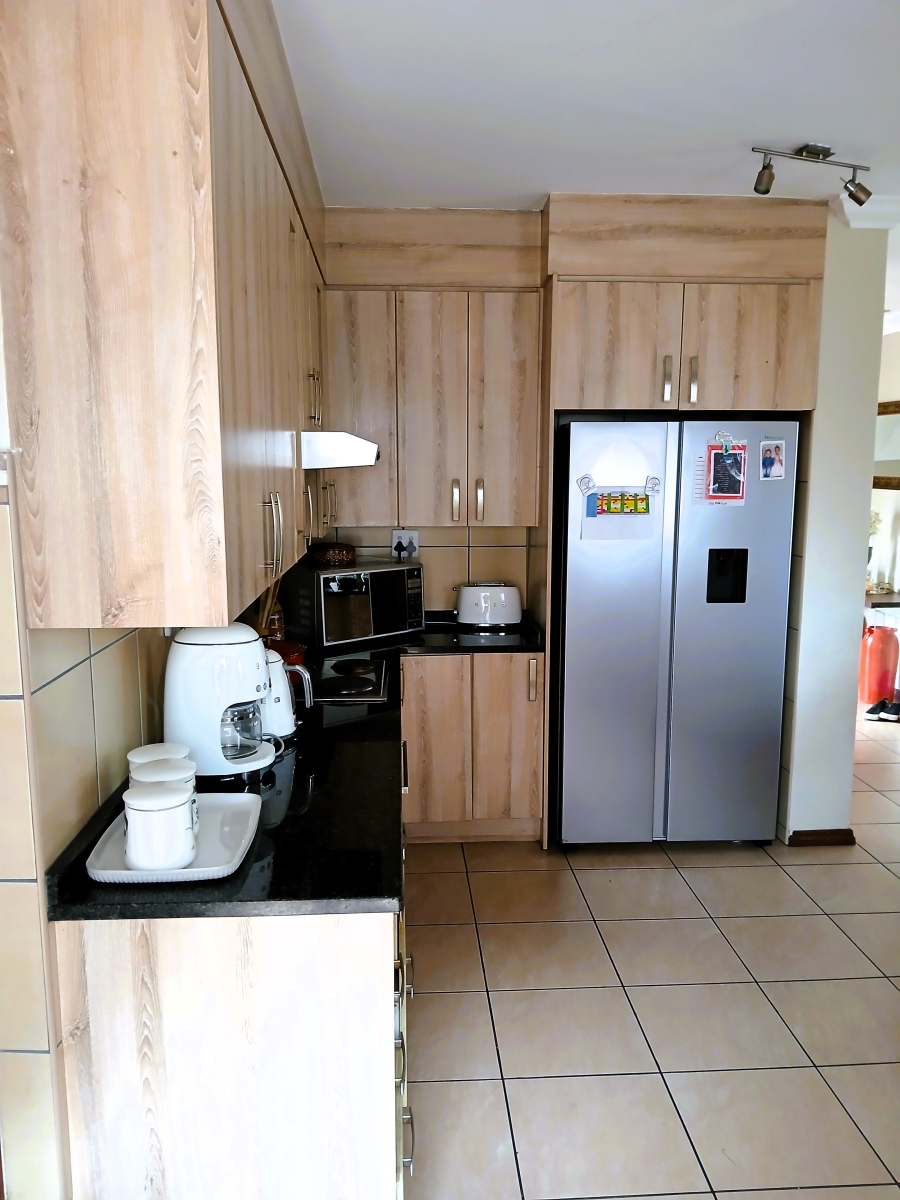 To Let 4 Bedroom Property for Rent in Thatchfield Close Gauteng