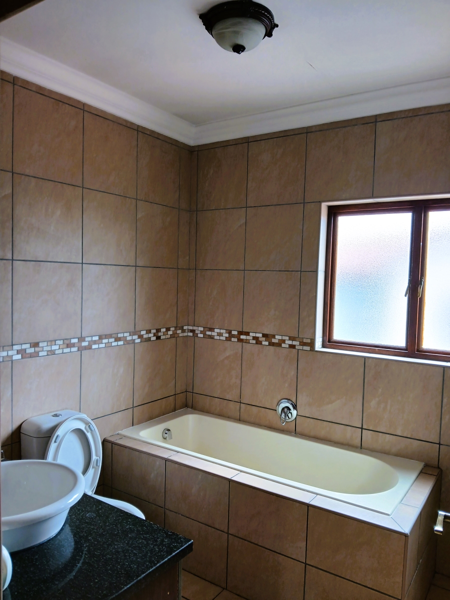 To Let 4 Bedroom Property for Rent in Thatchfield Close Gauteng