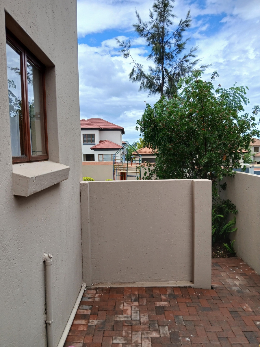 To Let 4 Bedroom Property for Rent in Thatchfield Close Gauteng
