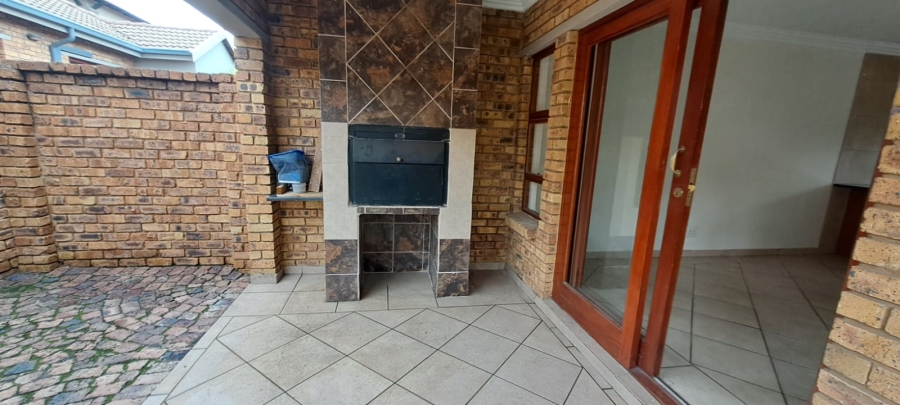 2 Bedroom Property for Sale in Bartlett Gauteng