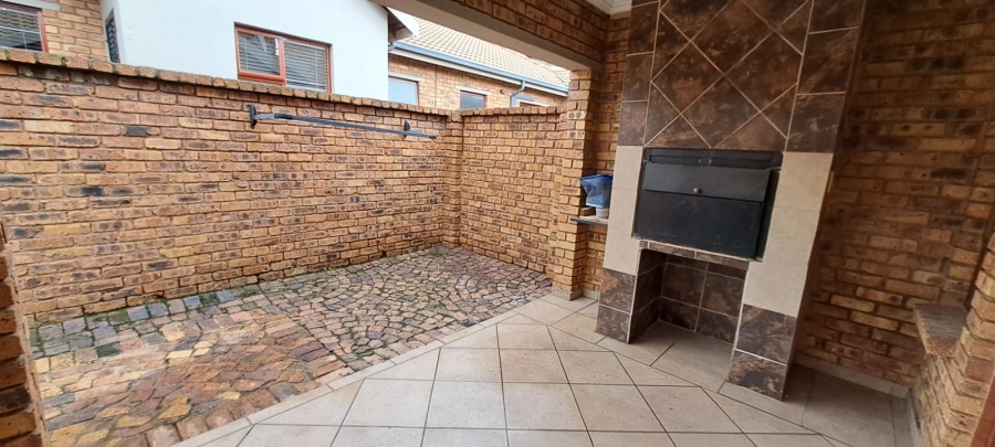 2 Bedroom Property for Sale in Bartlett Gauteng
