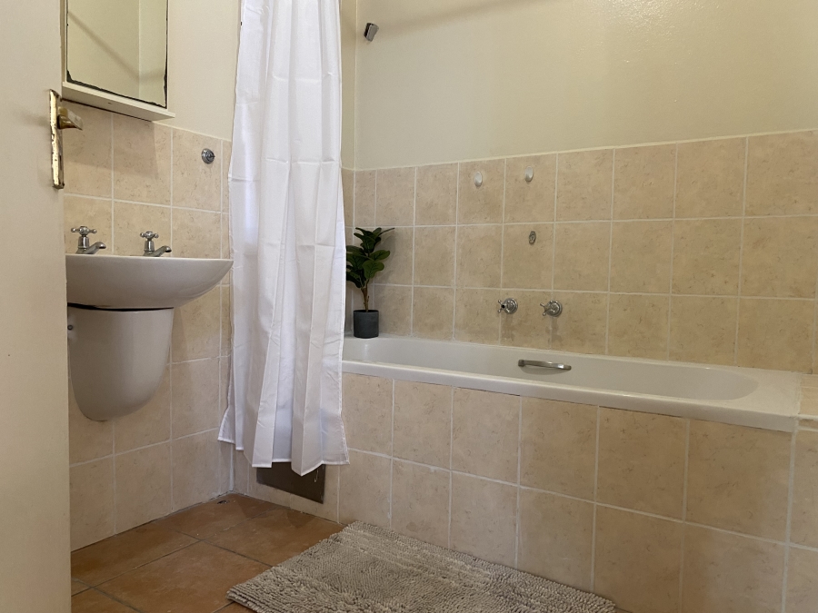 1 Bedroom Property for Sale in Bryanston Gauteng