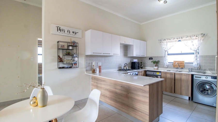 To Let 2 Bedroom Property for Rent in Founders Hill Gauteng